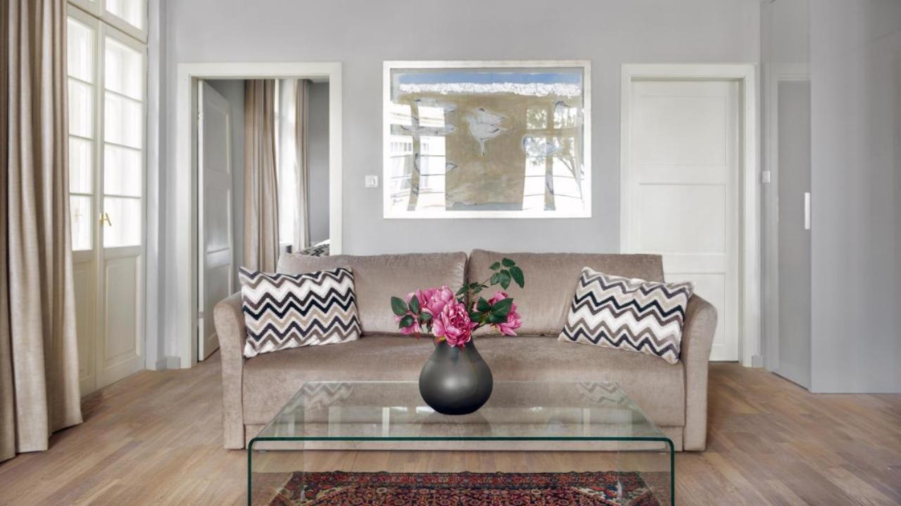 Deco By Downtown *
